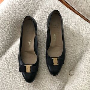 salvatore ferragamo vintage vara pumps